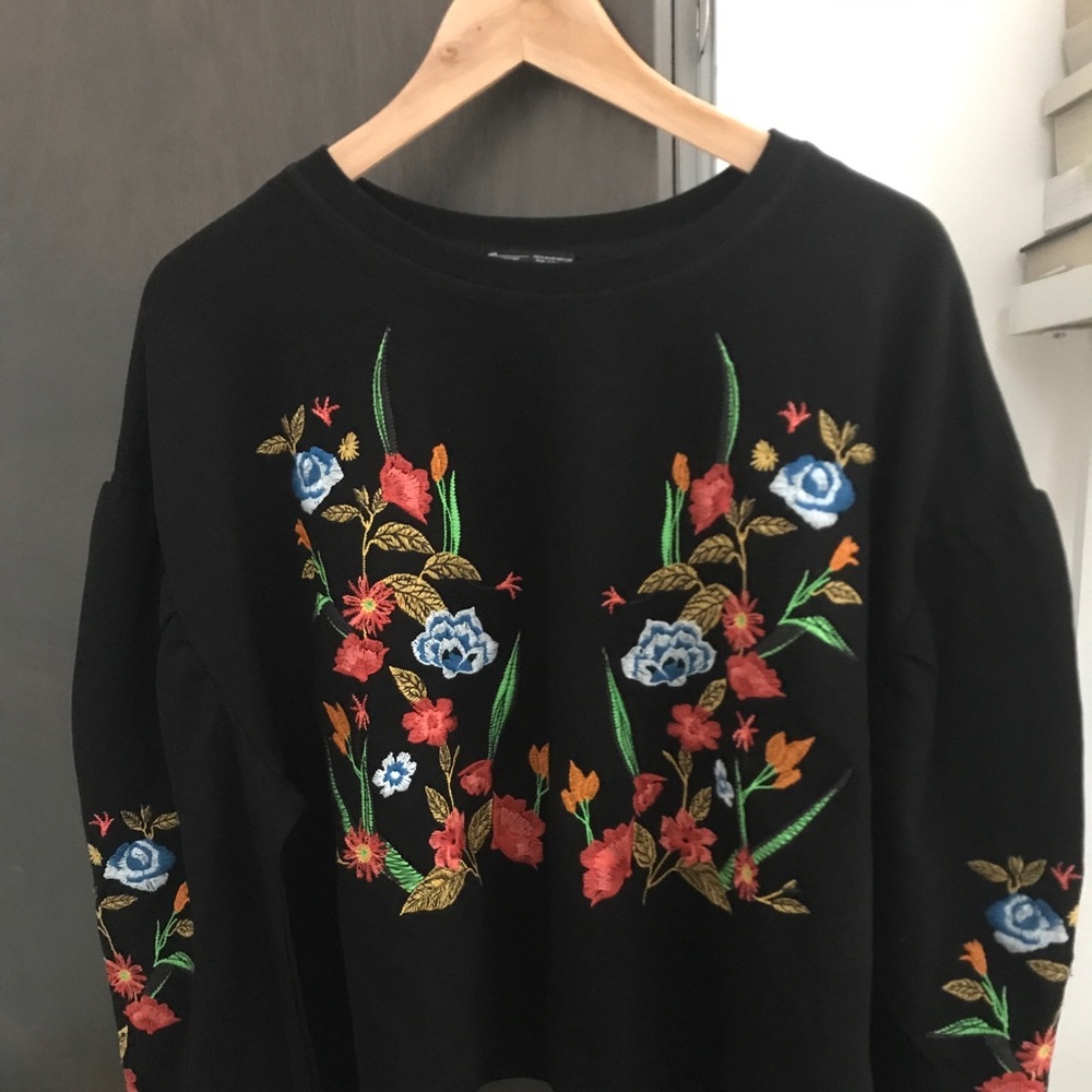 Zara embroidered floral sweatshirt